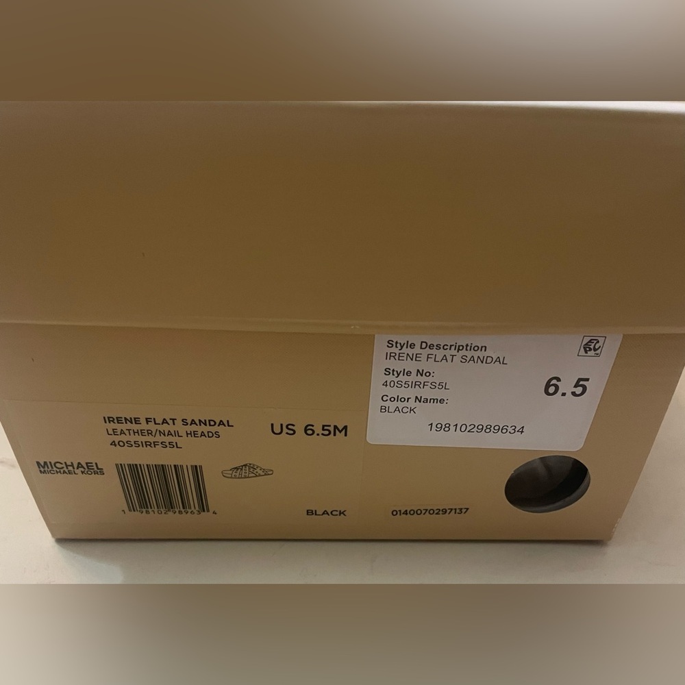 Michael Kors
Women's Irene Studded Sandals. Size 6.5. NIB. - Picture 9 of 10